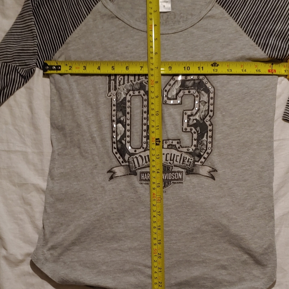 Harley-Davidson Four Corners Farmington, NM Grey Top With Striped Sleeves Small - Picture 3 of 6